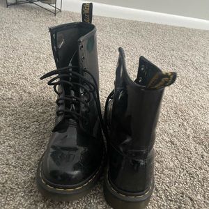 👻Barely used Black Patent Doc DR. Marten boots ✨
